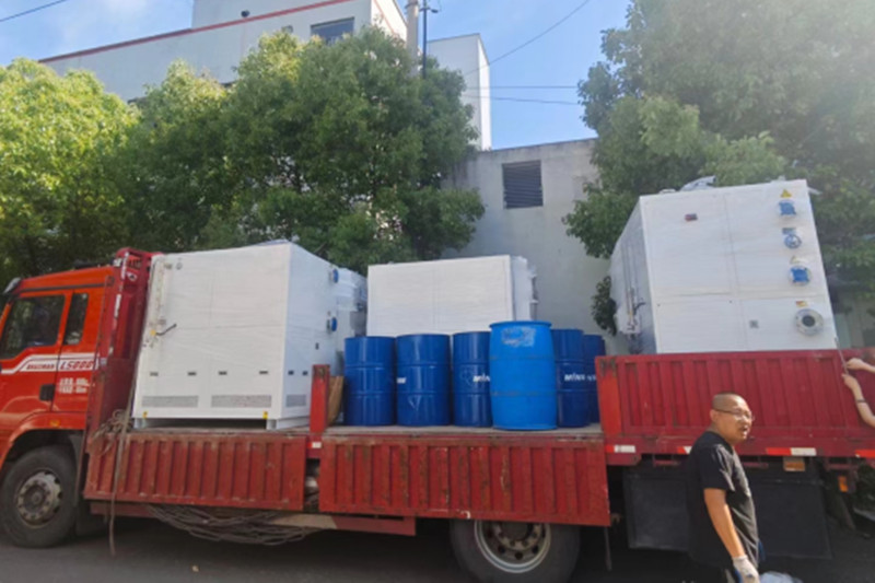 上海某化工公司采購的50℃~300℃防爆加熱控溫裝置出廠發貨 圖3